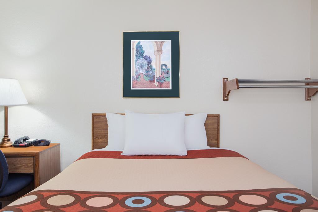 Super 8 By Wyndham Douglas Kamer foto